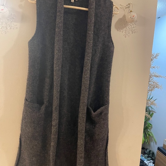 Wilfred wool-blend sleeveless vest - Picture 7 of 13